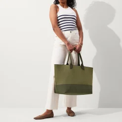 The Lightweight Mega Tote
