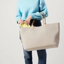 The Lightweight Mega Tote