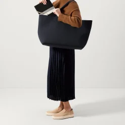 The Lightweight Mega Tote